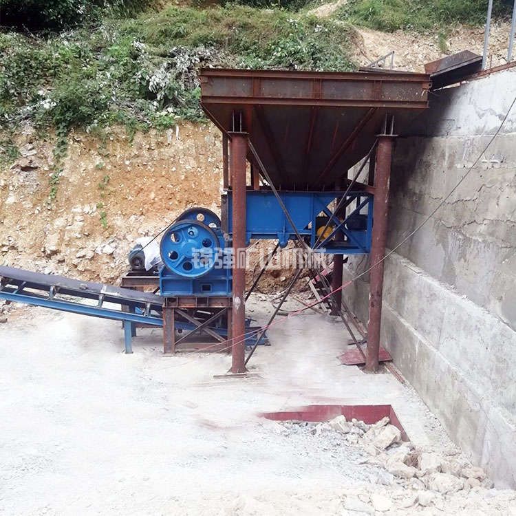 石頭碎石機(jī)(圖3) 石頭碎石機(jī)(圖3)