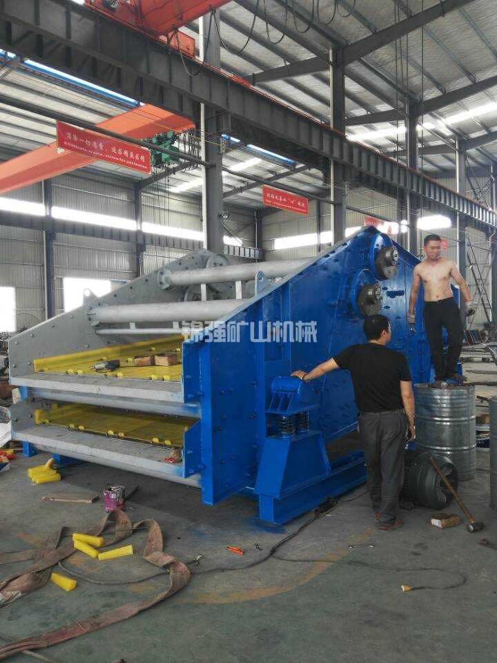 高頻直線振動篩(圖1) 高頻直線振動篩(圖1)