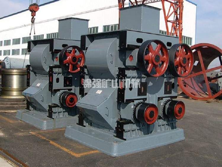 四輥破碎機(圖1)